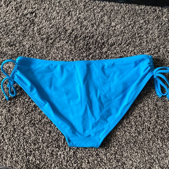 Old Navy Bikini Bottoms - Picture 2 of 5